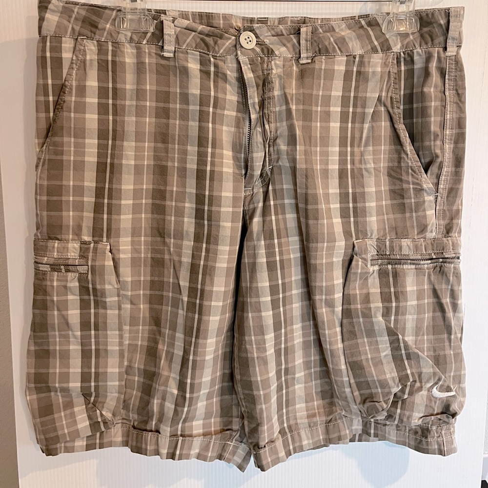 NIKE PLAID CARGO SHORTS